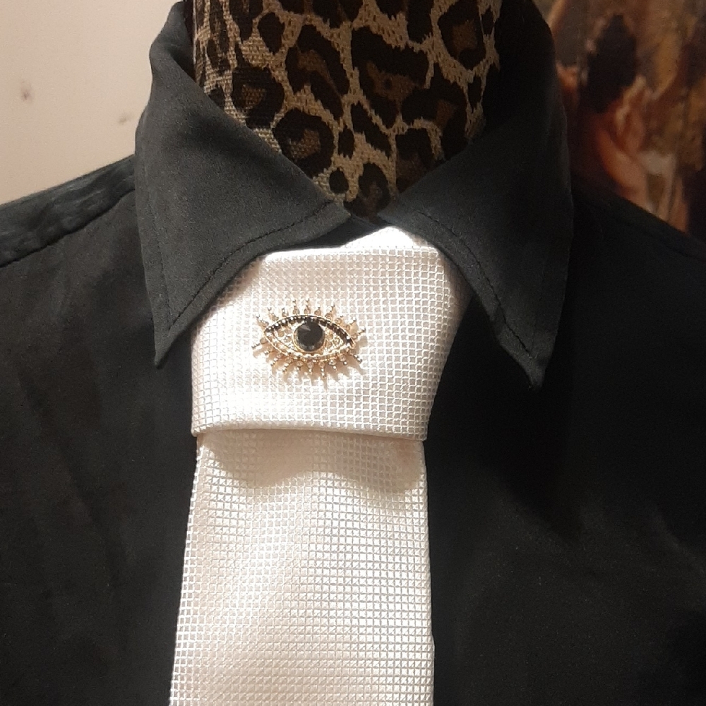 Elegant Silk White Tie with Eye Brooch